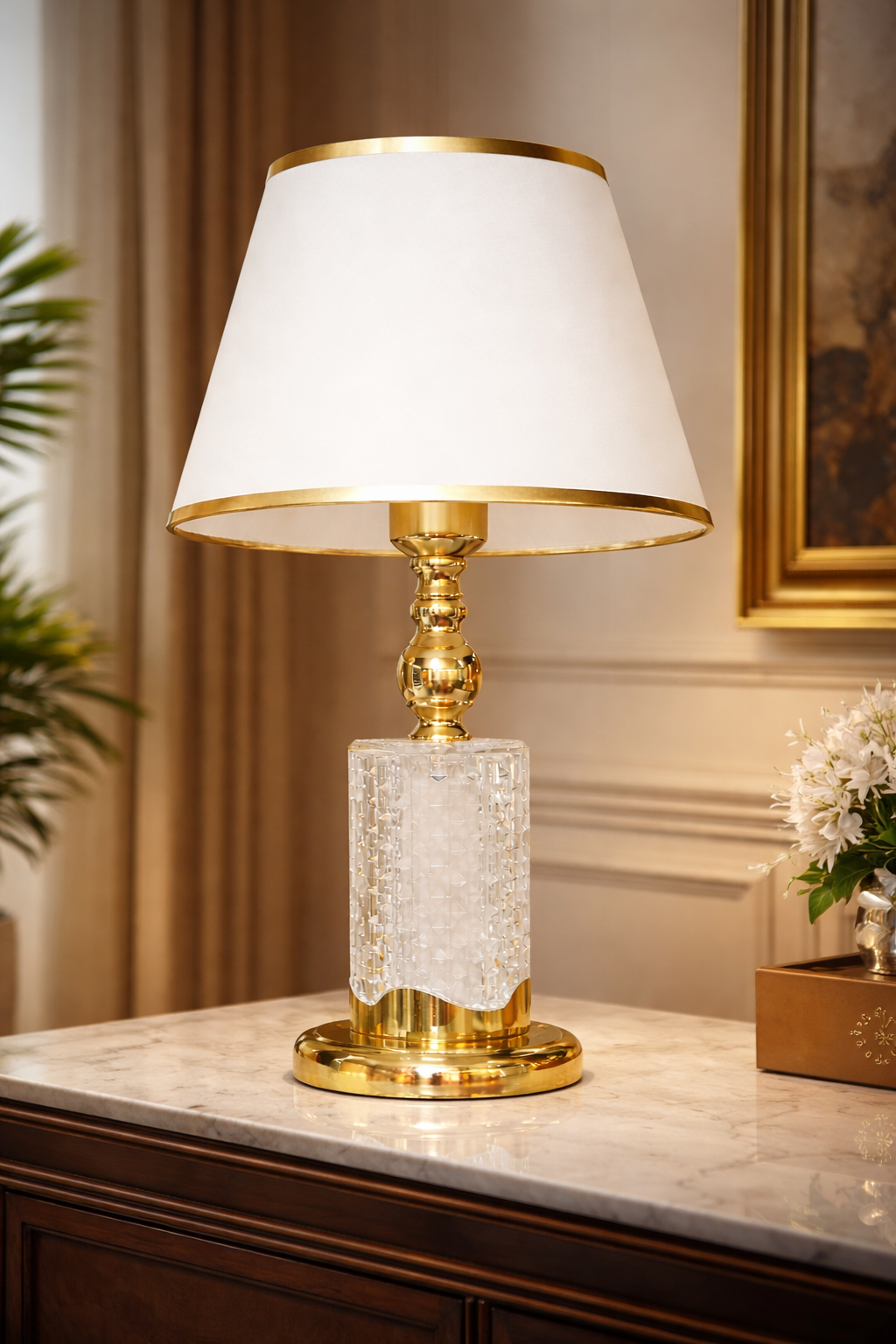 Luxury Crystal & Gold Table Lamp with Warm Ambient Glow – Elegant Modern Bedside Lamp