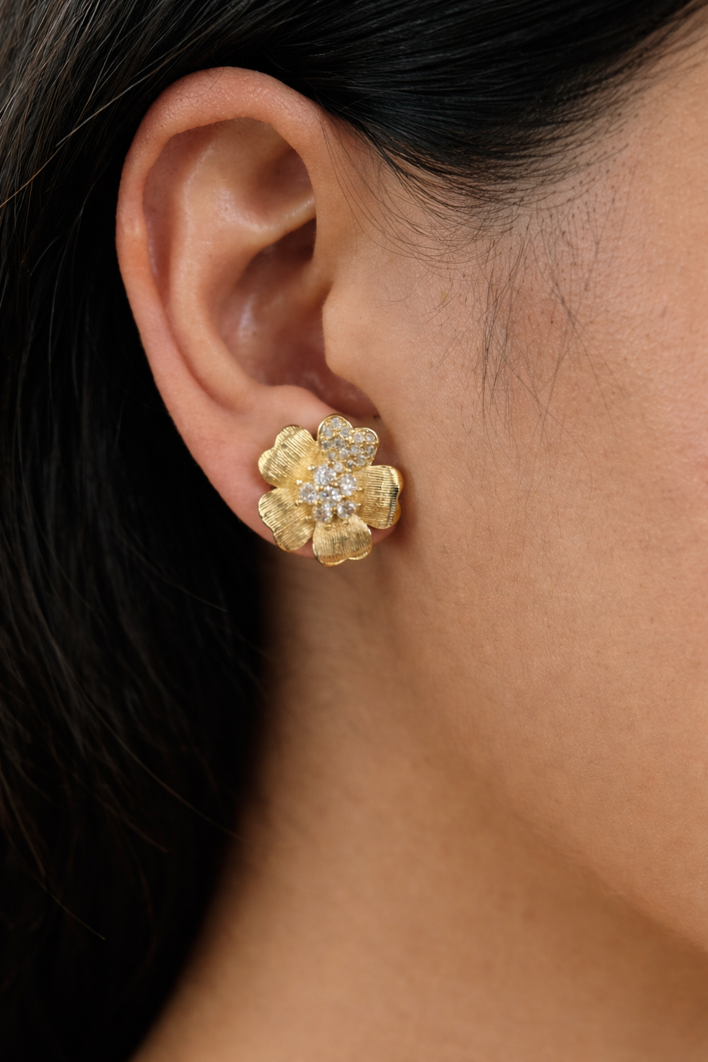 Textured Gold Blooming Flower Pendant Set