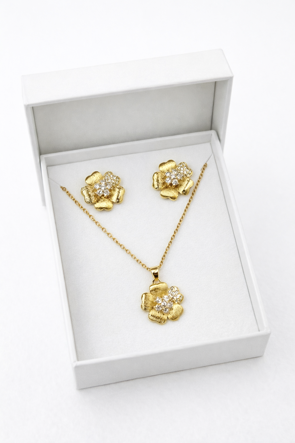 Textured Gold Blooming Flower Pendant Set