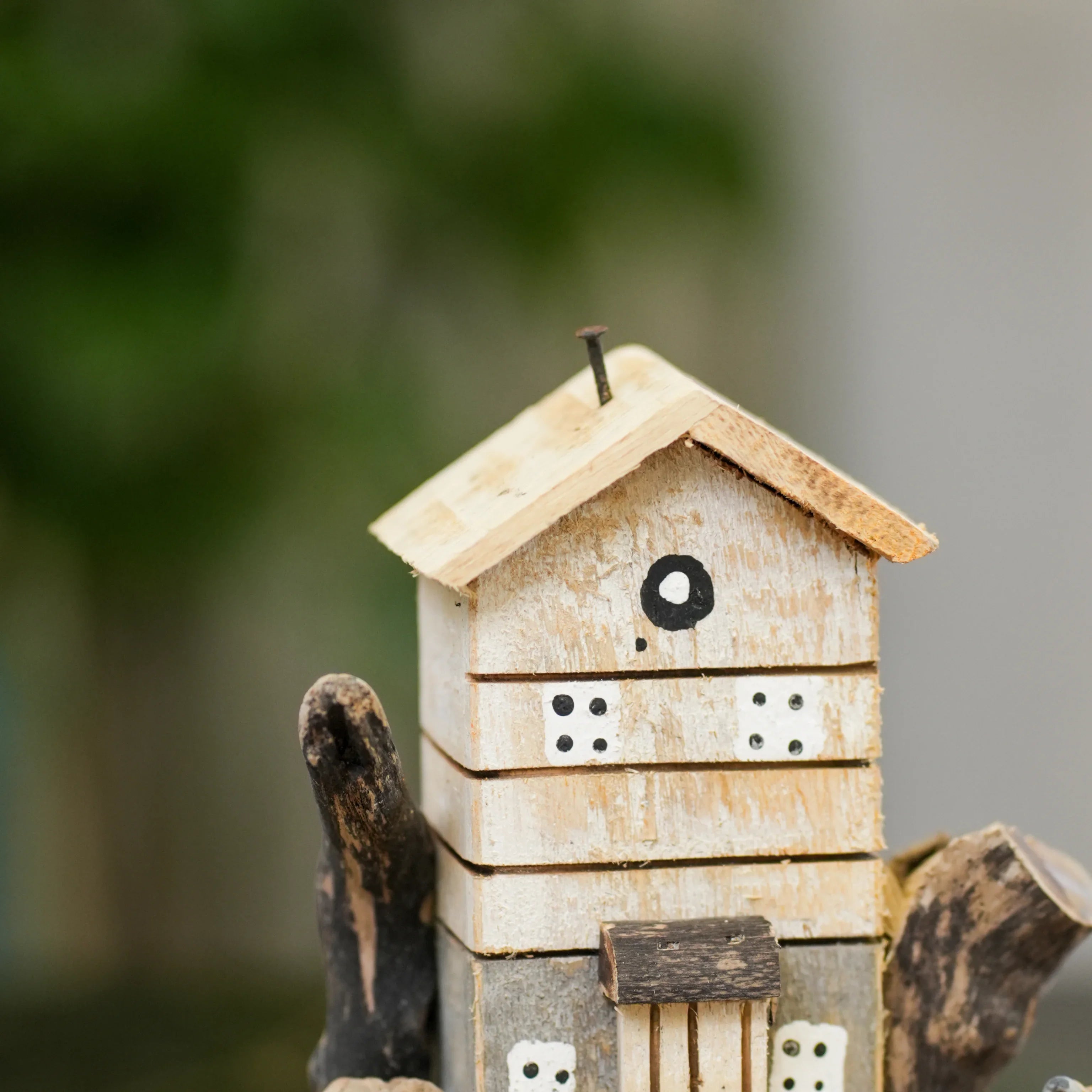 TIMBER KALA'S DRIFTWOOD WOODEN HOUSE WITH ROOF FOR DECOR